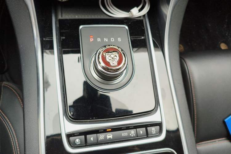 Used Jaguar XEL 2018 2.0T 200 PS Premium Edition Gear Lever