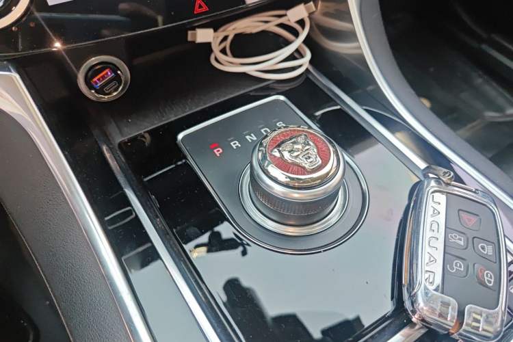 Used Jaguar XEL 2018 2.0T 200 PS Premium Edition Gear Lever