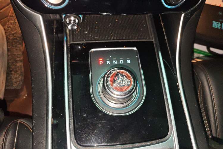 Used Jaguar XEL 2018 2.0T 200 PS Luxury Edition Gear Lever