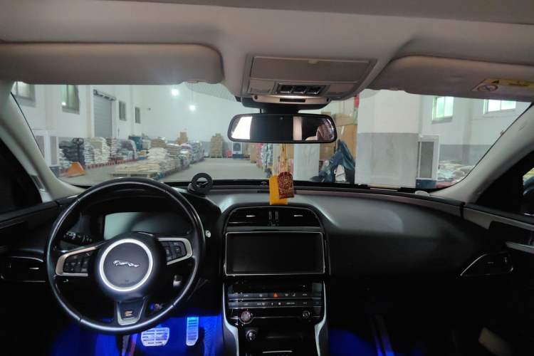 Used Jaguar XEL 2018 2.0T 200 PS Premium Edition Headliner