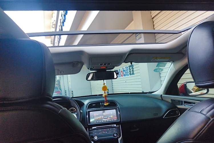 Used Jaguar XEL 2018 2.0T 200 PS Premium Edition Headliner