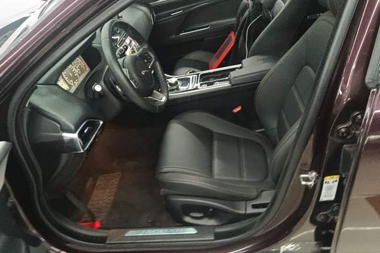 Used Jaguar XEL 2018 2.0T 200 PS Premium Edition Left Front Seat