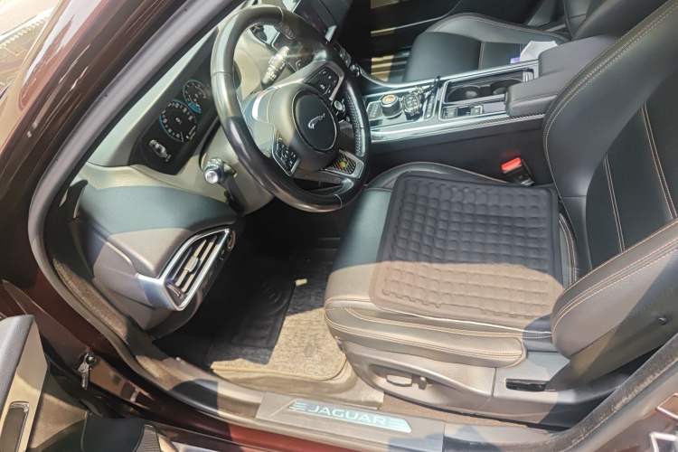 Used Jaguar XEL 2018 2.0T 200 PS Premium Edition Left Front Seat