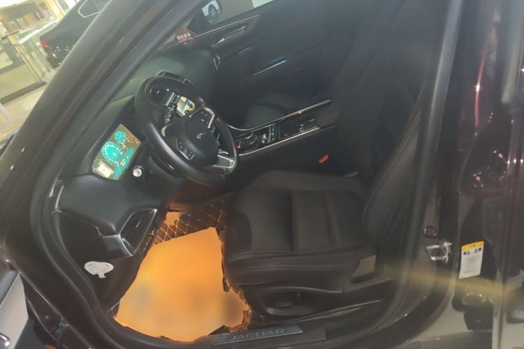 Used Jaguar XEL 2018 2.0T 200 PS Premium Edition Left Front Seat