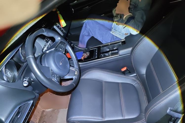 Used Jaguar XEL 2018 2.0T 200 PS Luxury Edition Left Front Seat