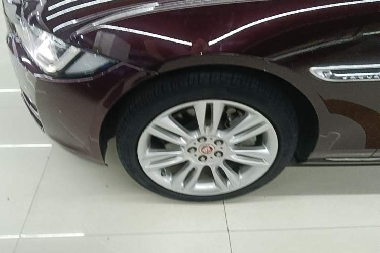 Used Jaguar XEL 2018 2.0T 200 PS Premium Edition Left Front Wheel Hub