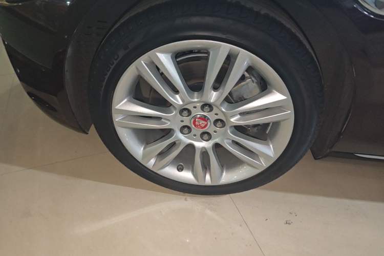 Used Jaguar XEL 2018 2.0T 200 PS Premium Edition Left Front Wheel Hub