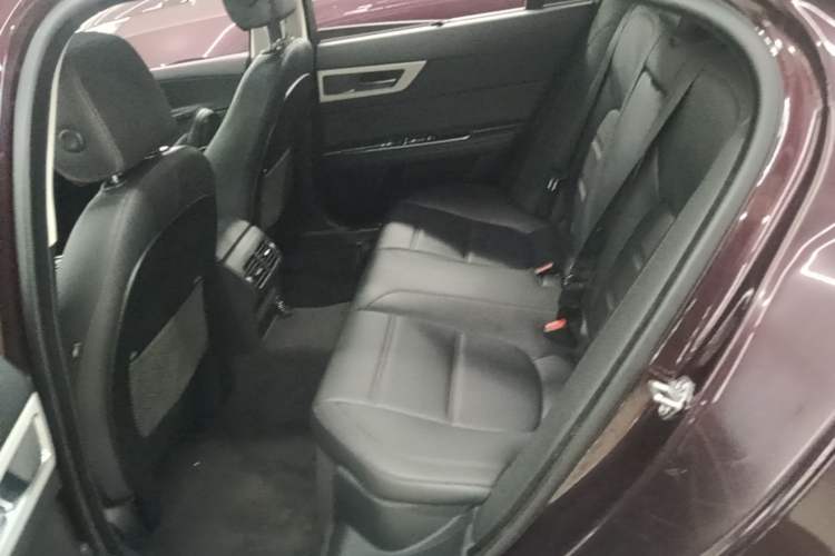 Used Jaguar XEL 2018 2.0T 200 PS Premium Edition Left Rear Seat
