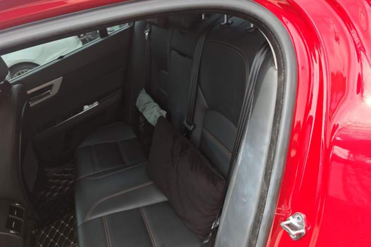 Used Jaguar XEL 2018 2.0T 200 PS Premium Edition Left Rear Seat