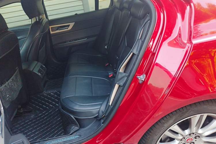 Used Jaguar XEL 2018 2.0T 200 PS Premium Edition Left Rear Seat