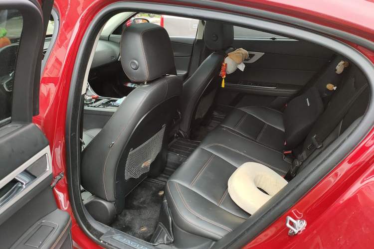 Used Jaguar XEL 2018 2.0T 200 PS Premium Edition Left Rear Seat