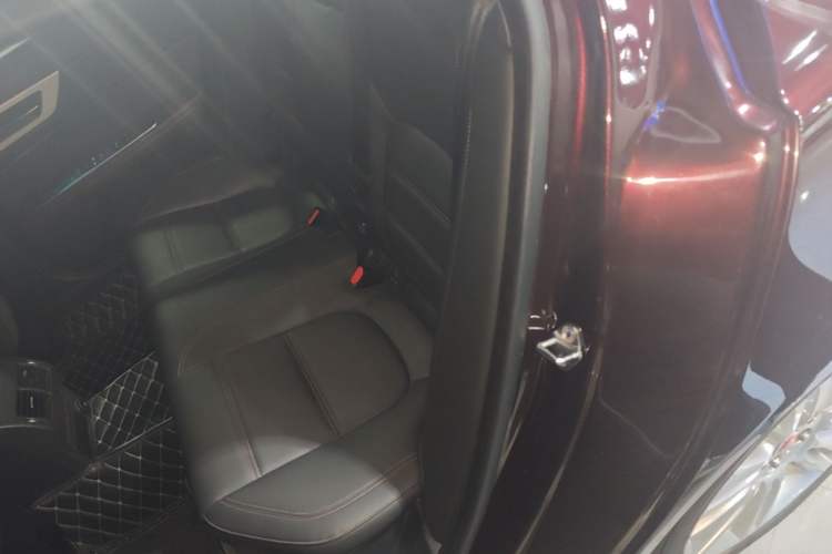 Used Jaguar XEL 2018 2.0T 200 PS Premium Edition Left Rear Seat