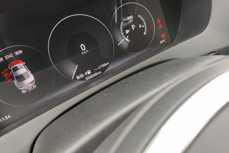 Used Jaguar XEL 2018 2.0T 200 PS Premium Edition Odometer Close Up