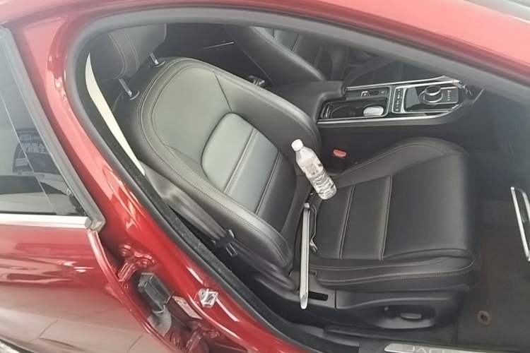 Used Jaguar XEL 2018 2.0T 200 PS Premium Edition Right Front Seat