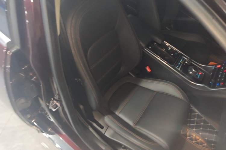 Used Jaguar XEL 2018 2.0T 200 PS Premium Edition Right Front Seat