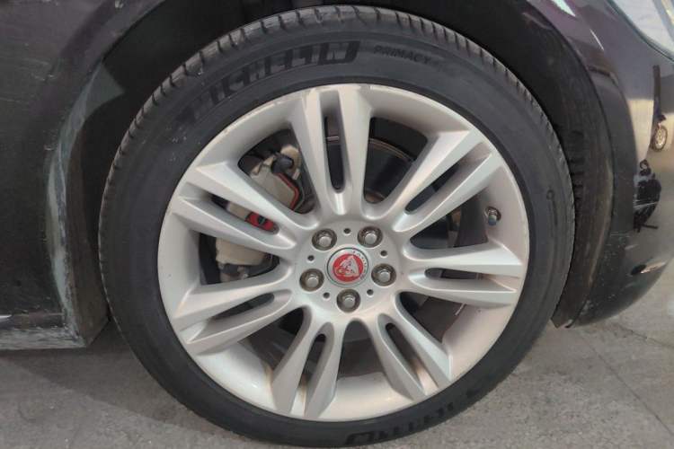 Used Jaguar XEL 2018 2.0T 200 PS Premium Edition Right Front Wheel Hub
