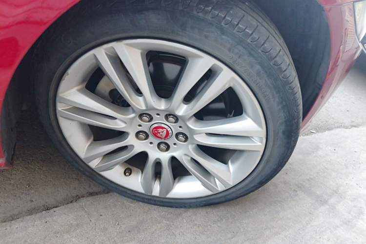 Used Jaguar XEL 2018 2.0T 200 PS Premium Edition Right Front Wheel Hub