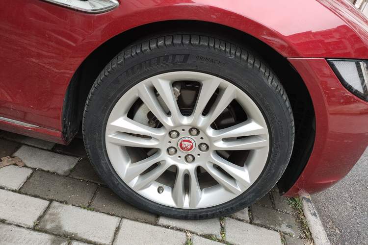Used Jaguar XEL 2018 2.0T 200 PS Premium Edition Right Front Wheel Hub