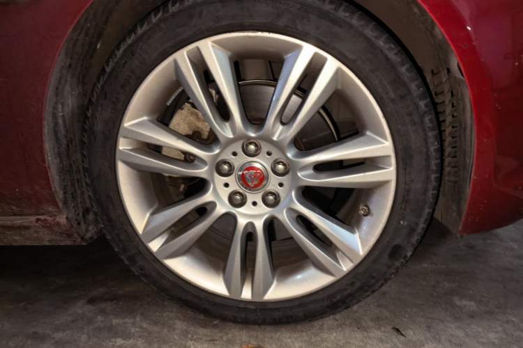 Used Jaguar XEL 2018 2.0T 200 PS Premium Edition Right Front Wheel Hub