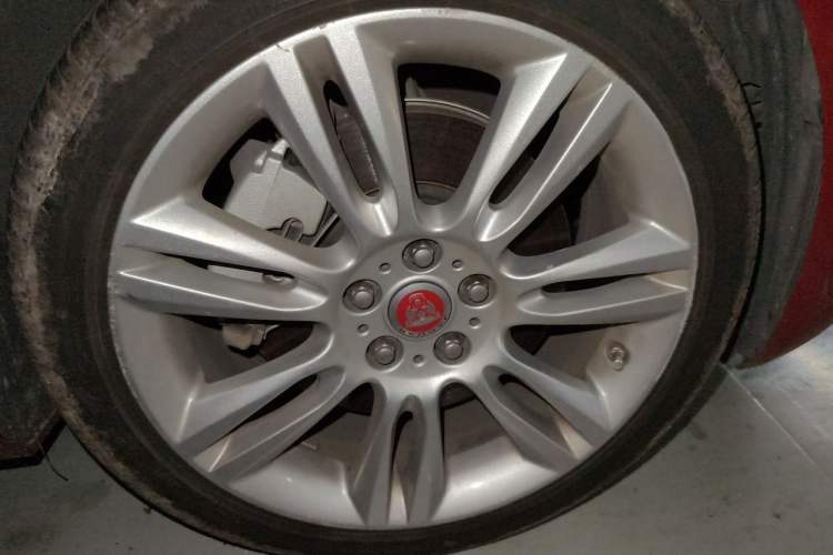Used Jaguar XEL 2018 2.0T 200 PS Premium Edition Right Front Wheel Hub