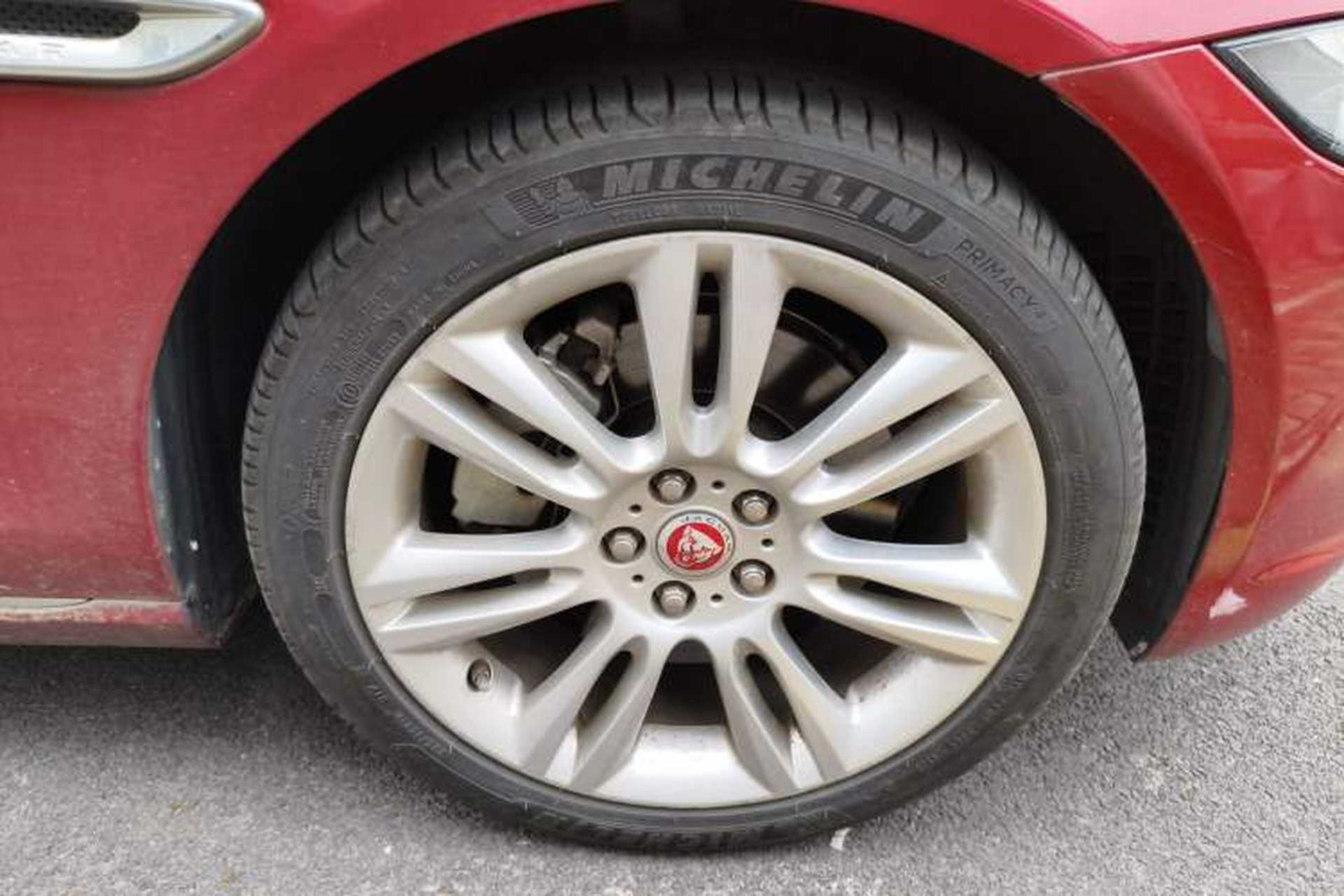 Used Jaguar XEL 2018 2.0T 200 PS Premium Edition Right Front Wheel Hub