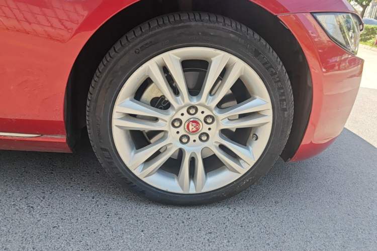Used Jaguar XEL 2018 2.0T 200 PS Premium Edition Right Front Wheel Hub
