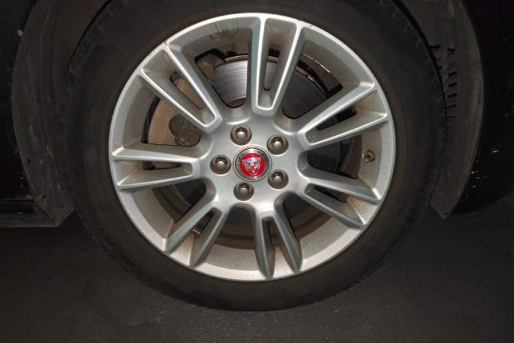 Used Jaguar XEL 2018 2.0T 200 PS Luxury Edition Right Front Wheel Hub