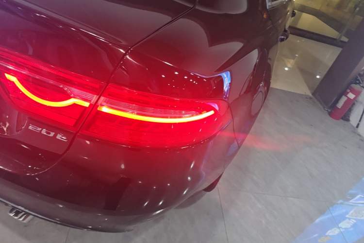 Used Jaguar XEL 2018 2.0T 200 PS Premium Edition Right Rear Taillight