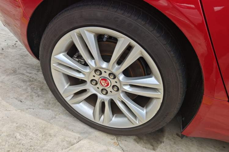 Used Jaguar XEL 2018 2.0T 200 PS Premium Edition Right Rear Wheel Hub