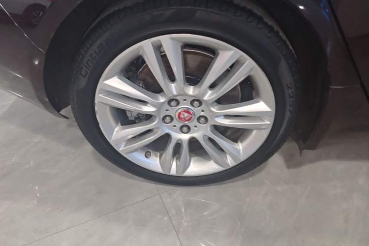 Used Jaguar XEL 2018 2.0T 200 PS Premium Edition Right Rear Wheel Hub