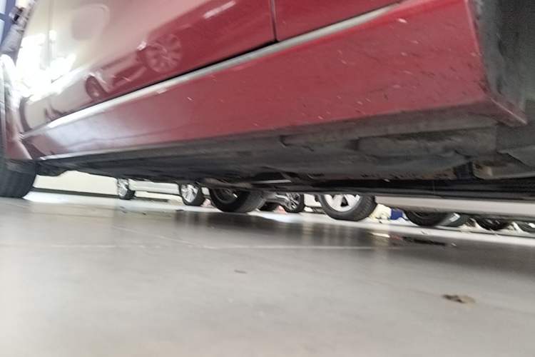 Used Jaguar XEL 2018 2.0T 200 PS Premium Edition Right Side Sill