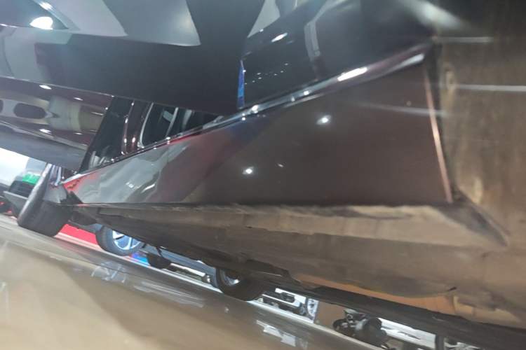 Used Jaguar XEL 2018 2.0T 200 PS Premium Edition Right Side Sill