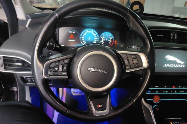 Used Jaguar XEL 2018 2.0T 200 PS Premium Edition Steering Wheel