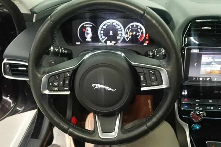 Used Jaguar XEL 2018 2.0T 200 PS Premium Edition Steering Wheel