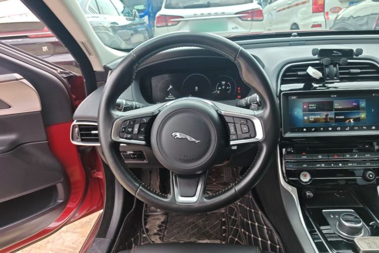 Used Jaguar XEL 2018 2.0T 200 PS Premium Edition Steering Wheel