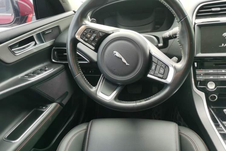Used Jaguar XEL 2018 2.0T 200 PS Premium Edition Steering Wheel