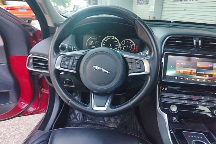 Used Jaguar XEL 2018 2.0T 200 PS Premium Edition Steering Wheel