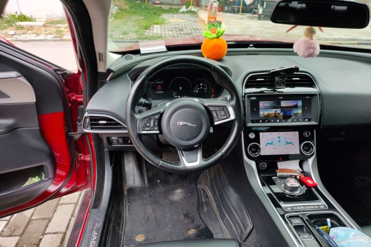 Used Jaguar XEL 2018 2.0T 200 PS Premium Edition Steering Wheel