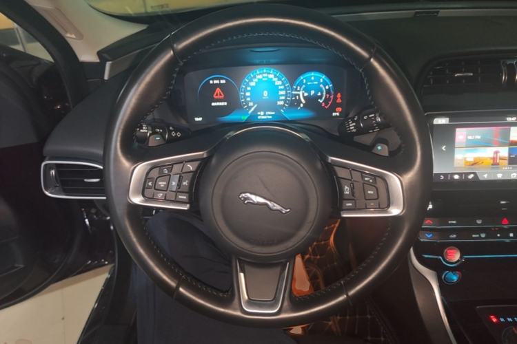Used Jaguar XEL 2018 2.0T 200 PS Premium Edition Steering Wheel