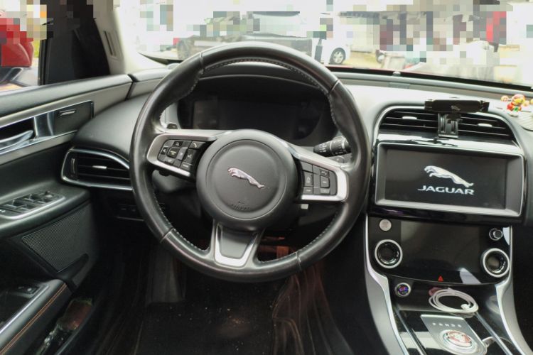 Used Jaguar XEL 2018 2.0T 200 PS Premium Edition Steering Wheel