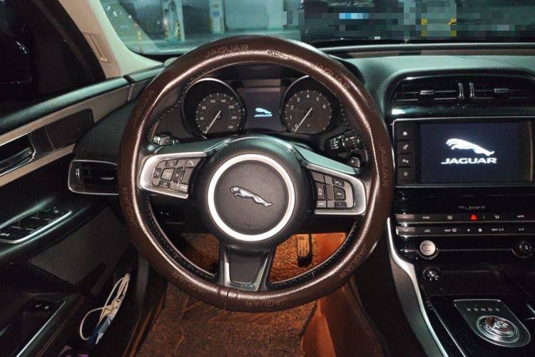 Used Jaguar XEL 2018 2.0T 200 PS Luxury Edition Steering Wheel