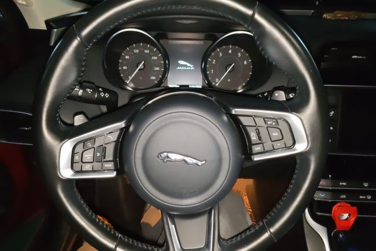 Used Jaguar XEL 2018 2.0T 200 PS Luxury Edition Steering Wheel