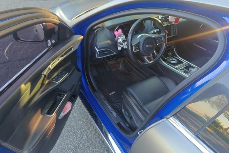 Used Jaguar XEL 2018 2.0T 200 PS Luxury Edition Driver Seat