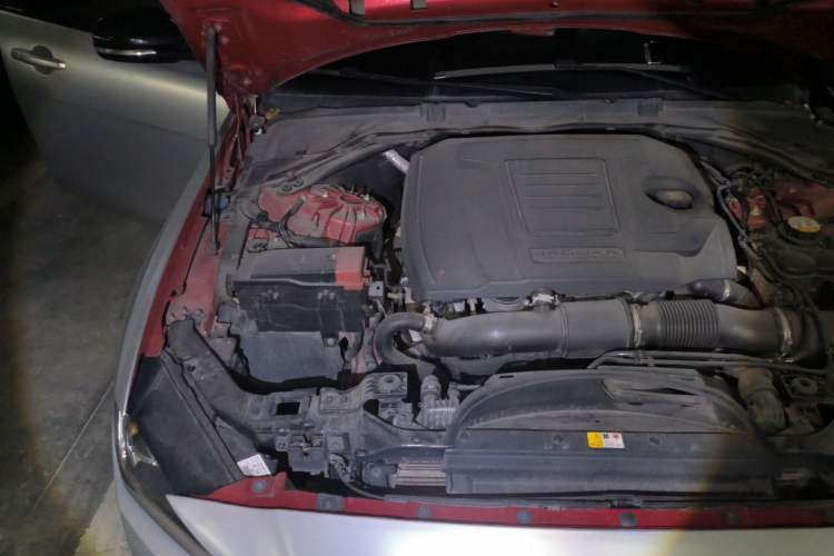 Used Jaguar XEL 2018 2.0T 200 PS Premium Edition Engine Bay Right