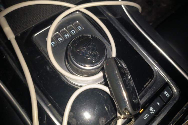 Used Jaguar XEL 2018 2.0T 200 PS Premium Edition Gear Lever