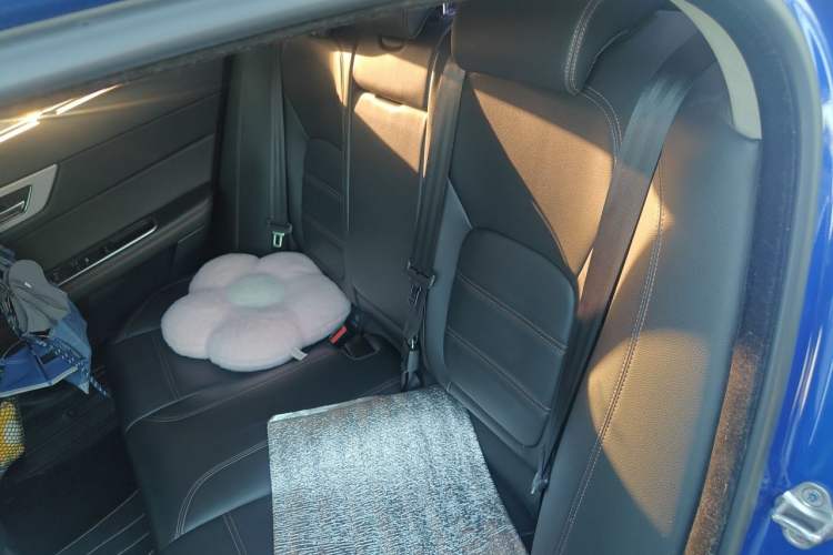 Used Jaguar XEL 2018 2.0T 200 PS Luxury Edition Left Rear Seat