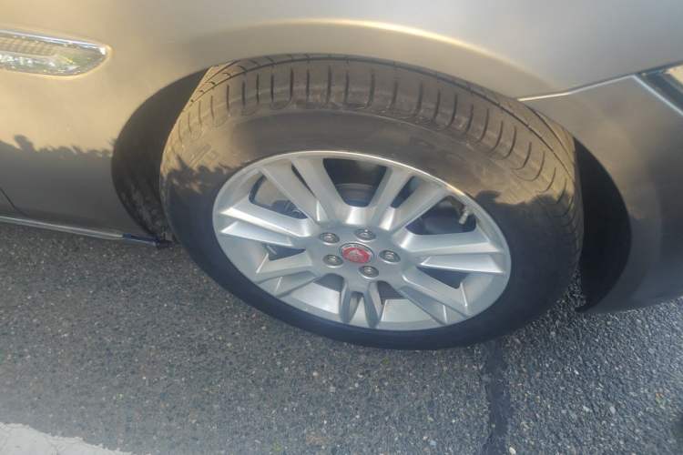 Used Jaguar XEL 2018 2.0T 200 PS Luxury Edition Right Front Wheel Hub