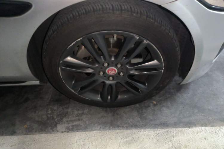 Used Jaguar XEL 2018 2.0T 200 PS Premium Edition Right Front Wheel Hub