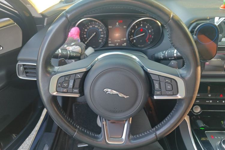 Used Jaguar XEL 2018 2.0T 200 PS Luxury Edition Steering Wheel