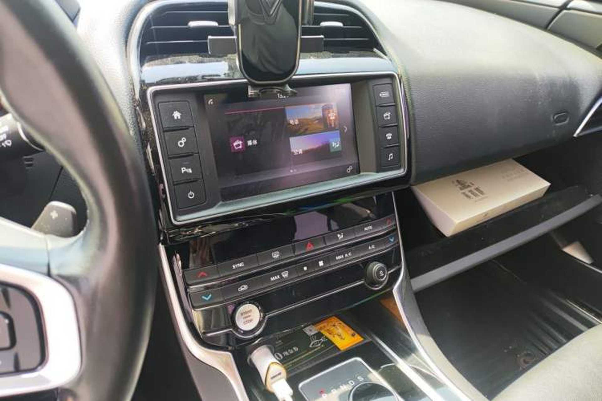 Used Jaguar XEL 2018 2.0T 200 PS Luxury Edition Audio And AC Panel